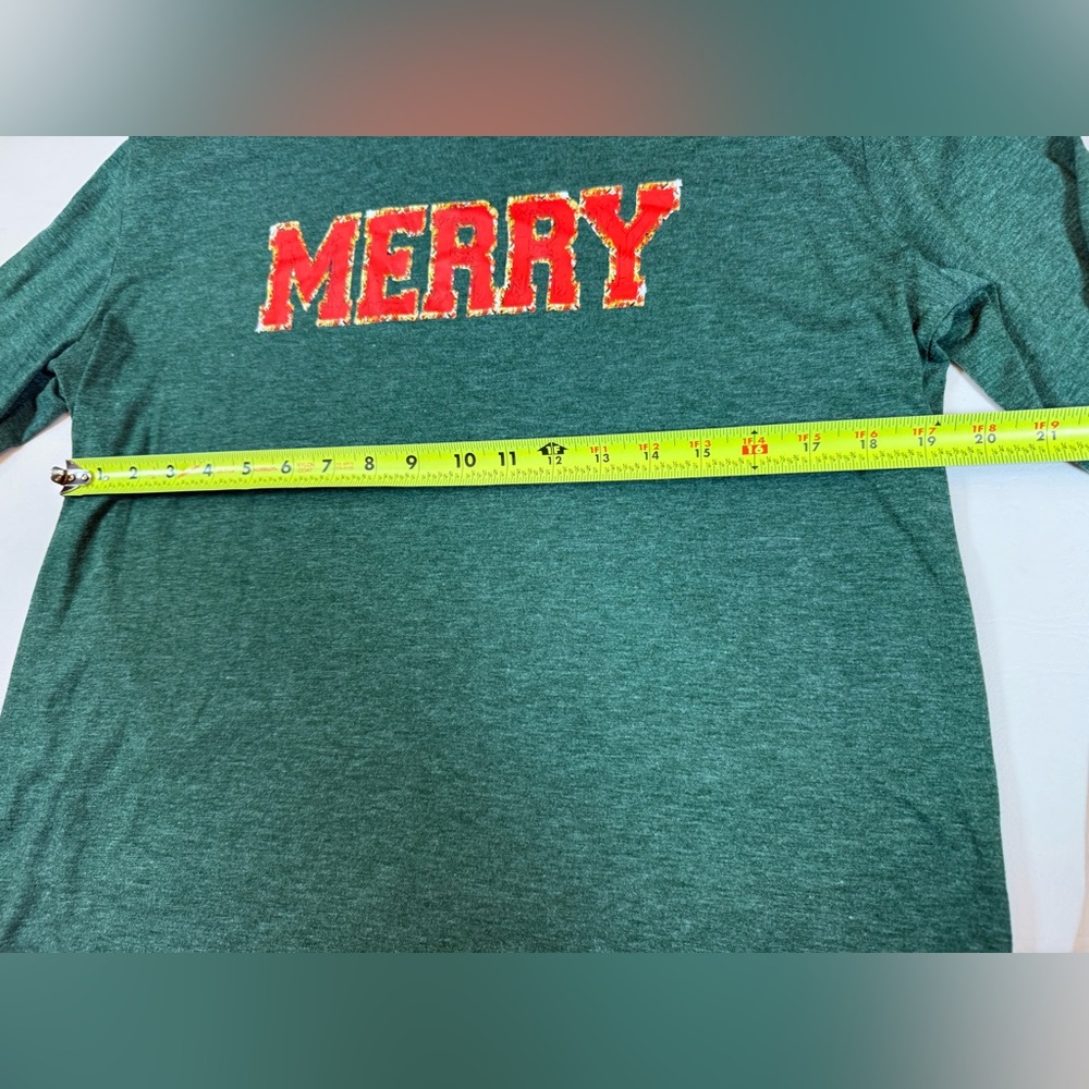 "Merry" Green Long Sleeve Cotton Blend Christmas T-Shirt Adult large (bin B) - Picture 2 of 6